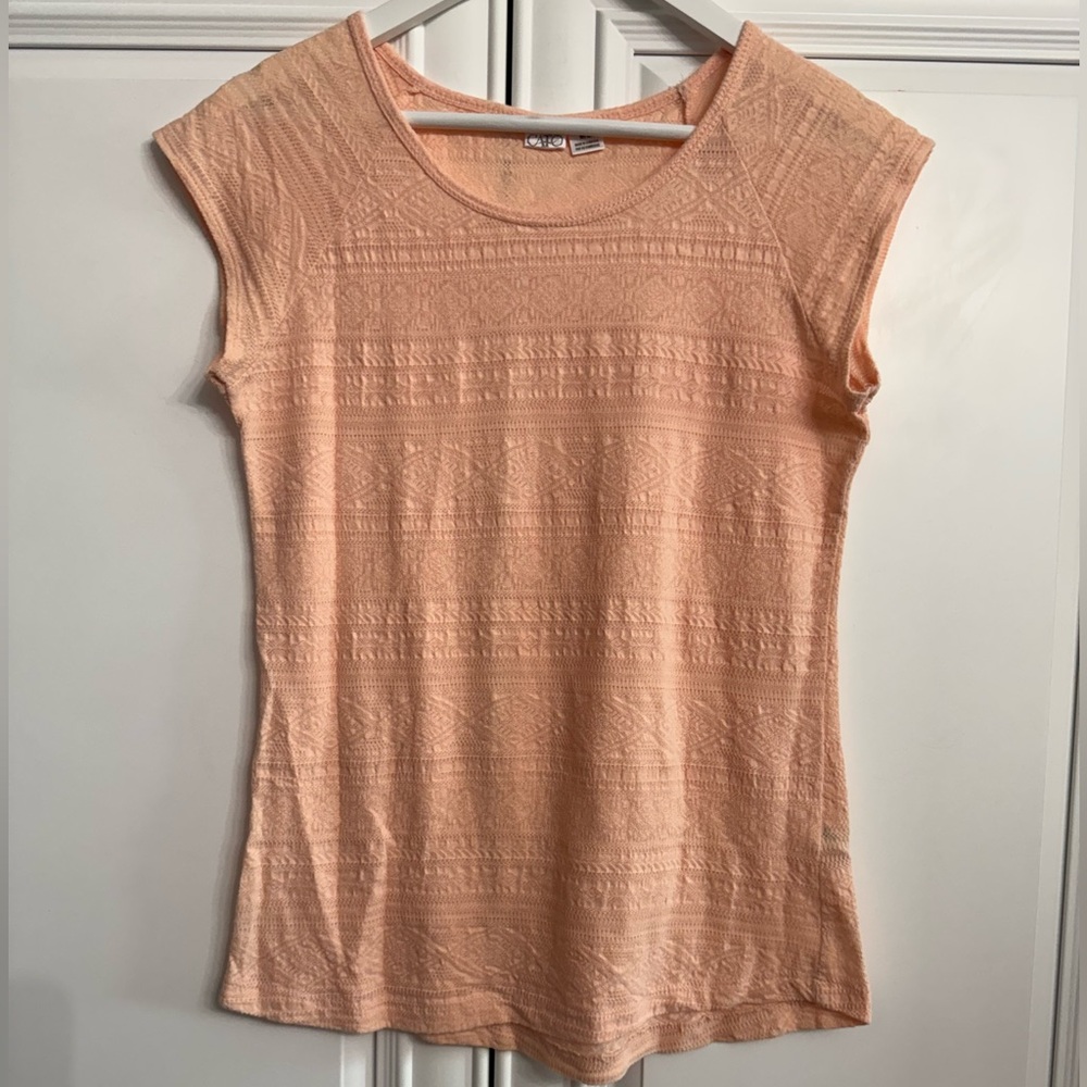Cato Women’s Size Medium Peach Cap Sleeve Scoop Neck Textured T-Shirt Top